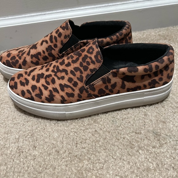 Leopard Casual Slip-ons - Picture 2 of 3
